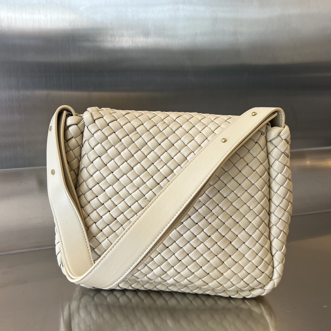 bo*te*ga Ve*ne*ta small cobble shoulder bag