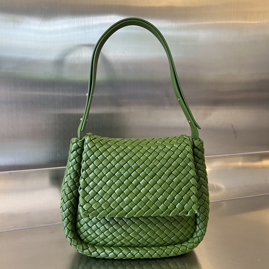 bo*te*ga Ve*ne*ta small cobble shoulder bag