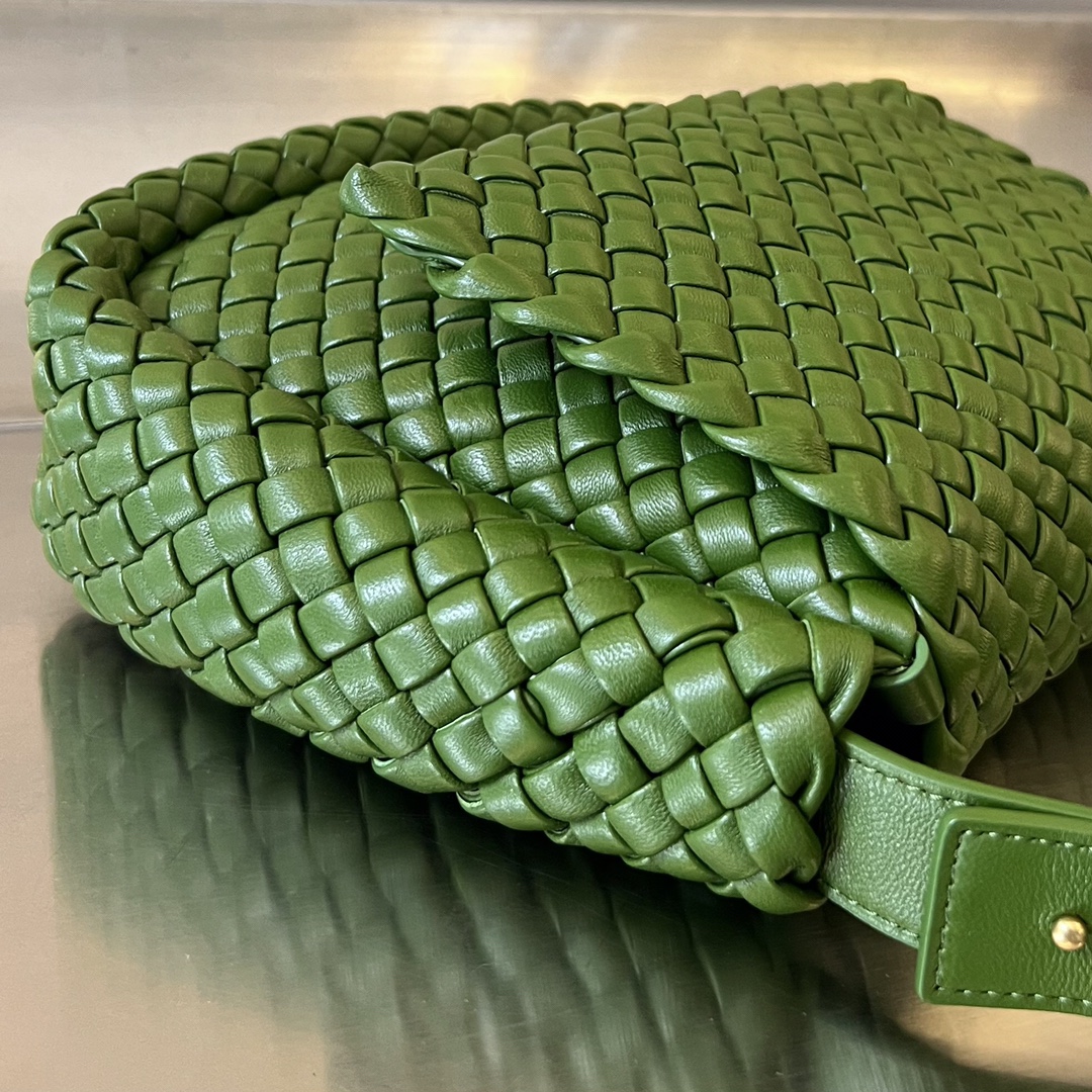 bo*te*ga Ve*ne*ta small cobble shoulder bag