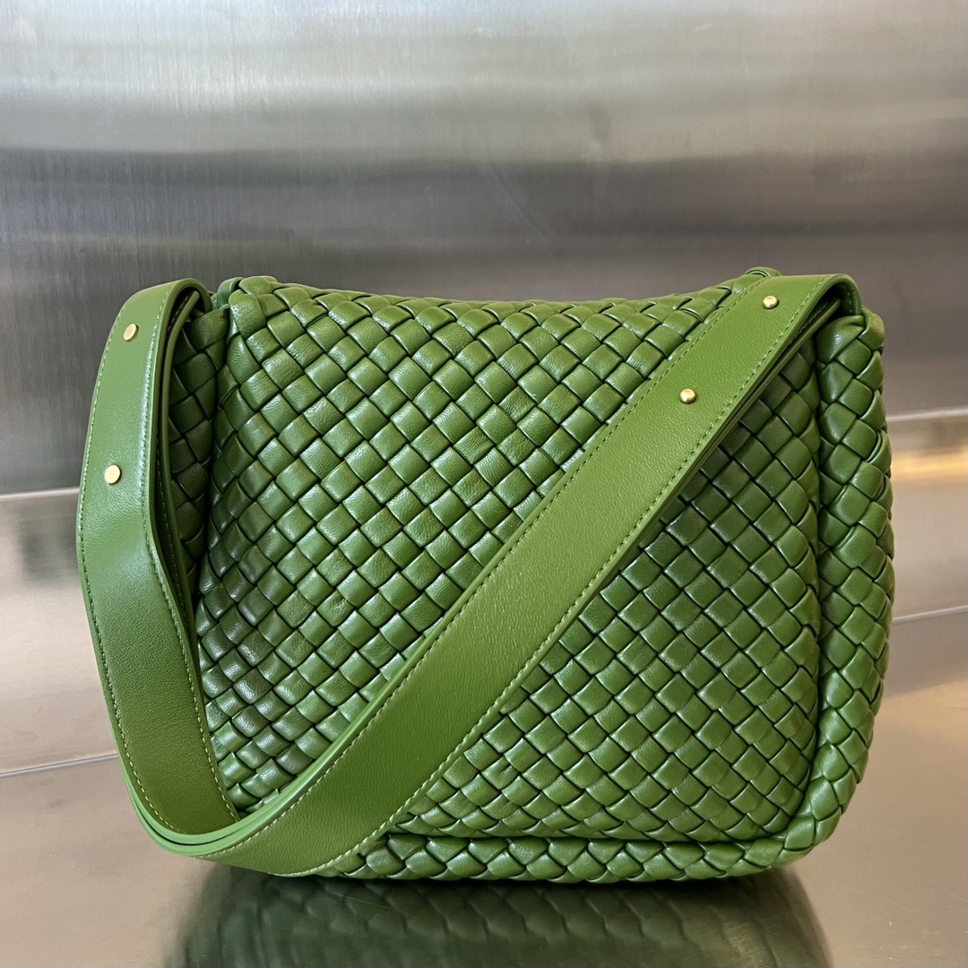 bo*te*ga Ve*ne*ta small cobble shoulder bag