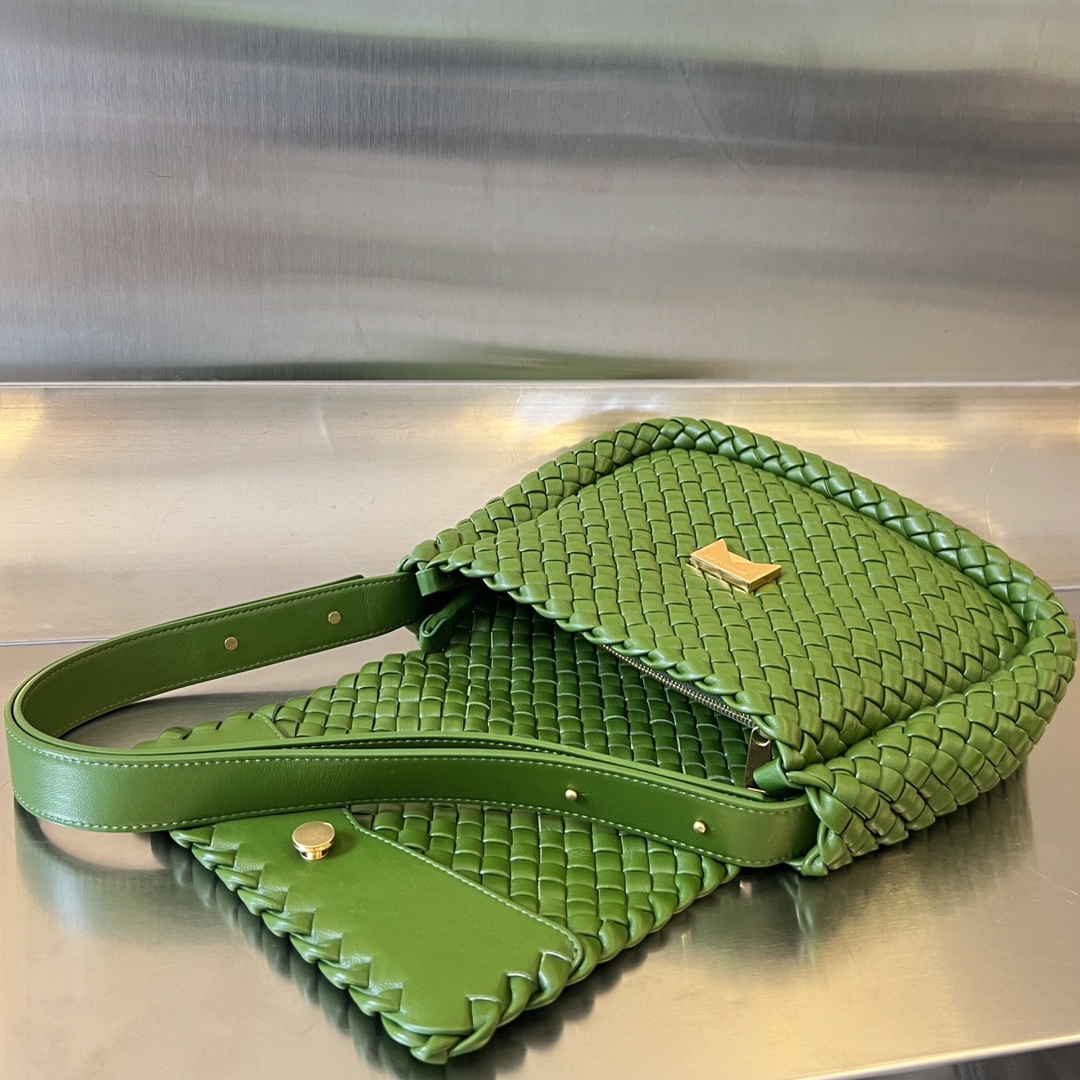 bo*te*ga Ve*ne*ta small cobble shoulder bag