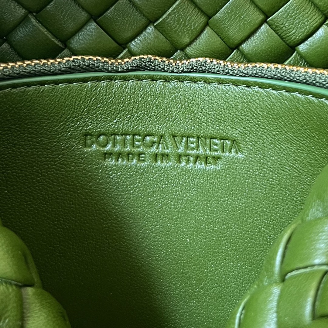 bo*te*ga Ve*ne*ta small cobble shoulder bag