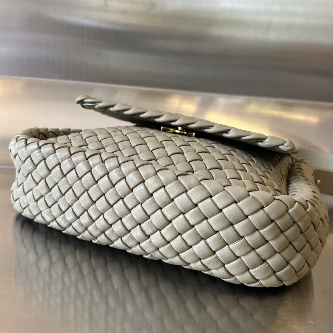bo*te*ga Ve*ne*ta small cobble shoulder bag