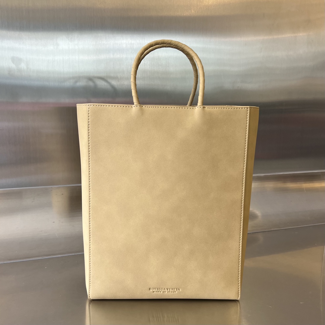 bo*te*ga Ve*ne*ta the small brown bag