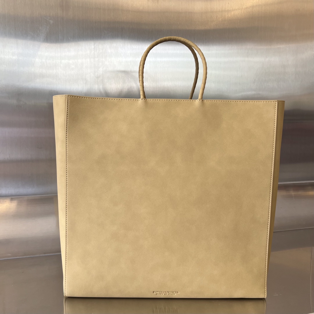bo*te*ga Ve*ne*ta the medium brown bag