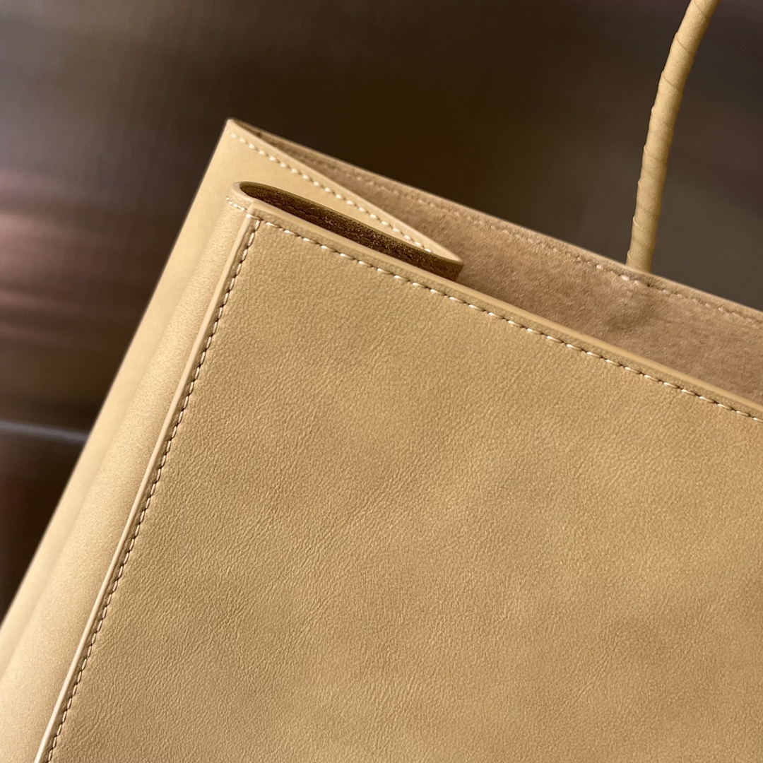 bo*te*ga Ve*ne*ta the medium brown bag