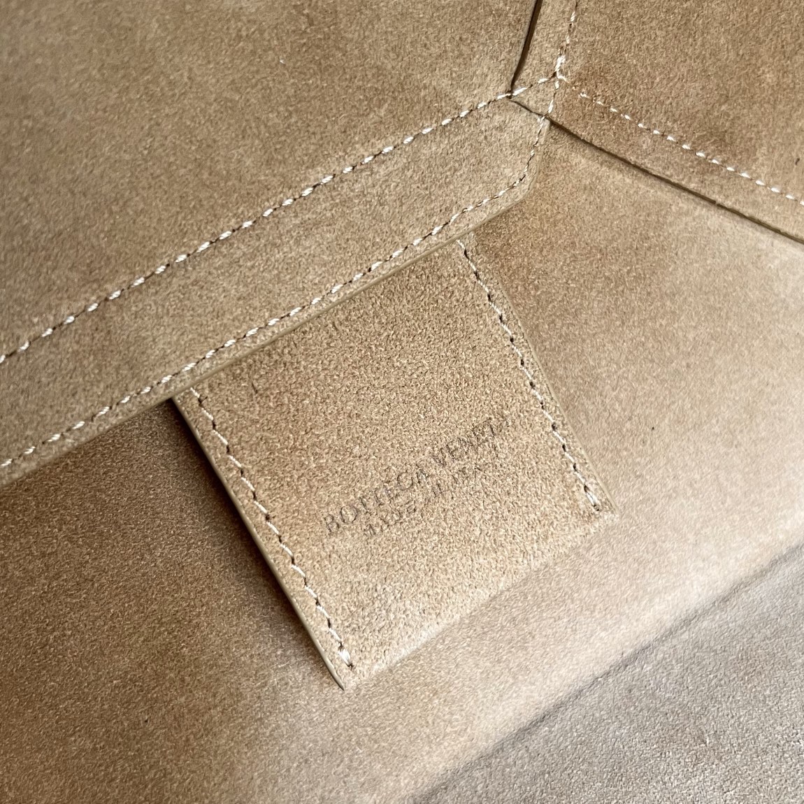 bo*te*ga Ve*ne*ta the medium brown bag
