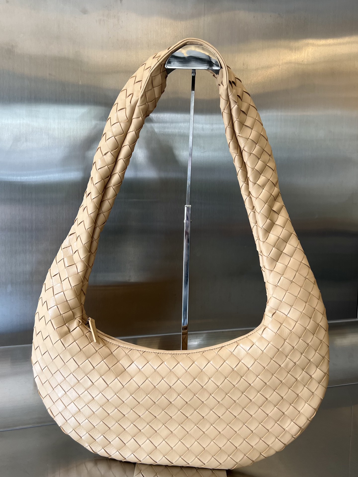 bo*te*ga Ve*ne*ta buddy bag