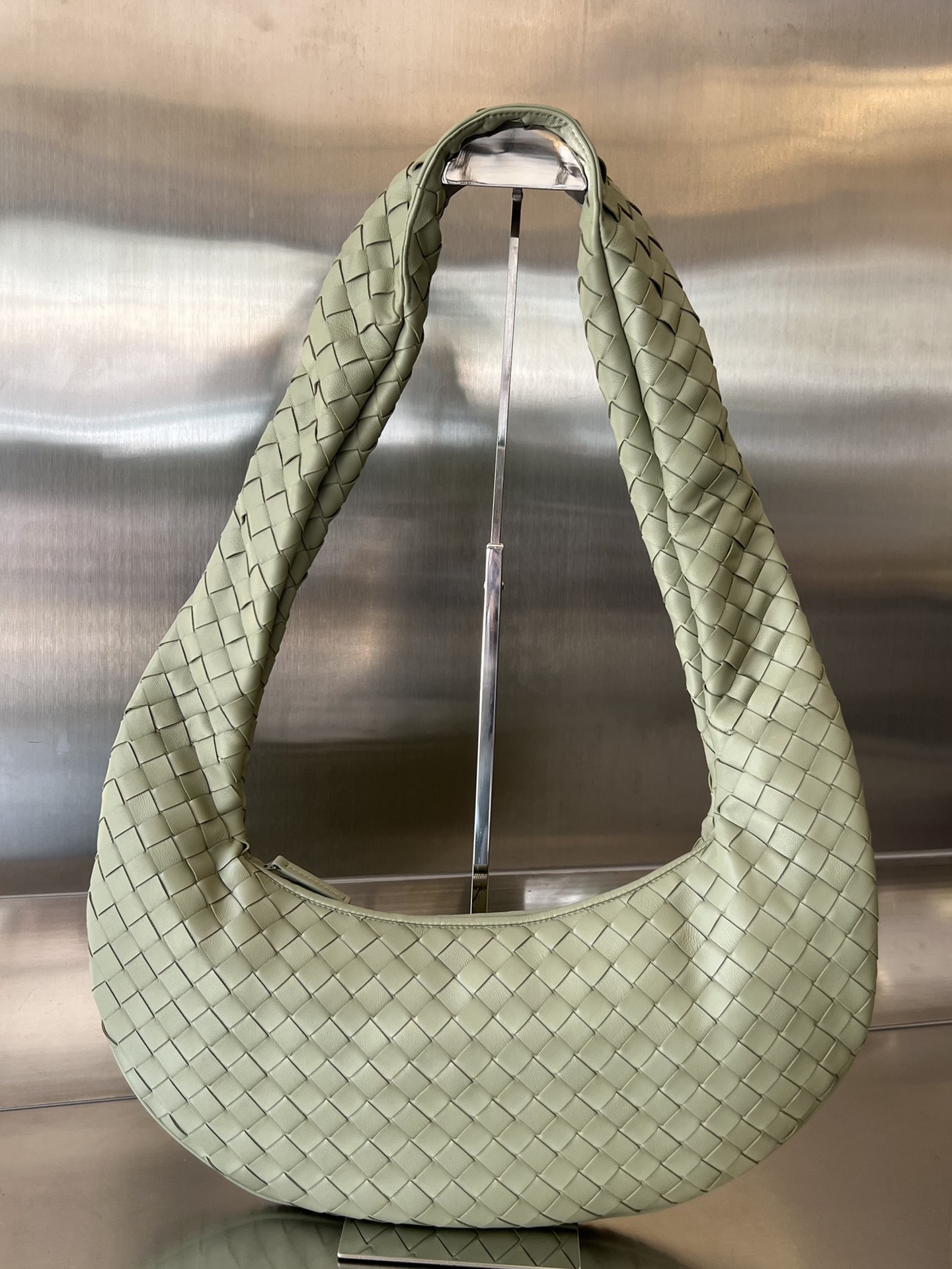 bo*te*ga Ve*ne*ta buddy bag
