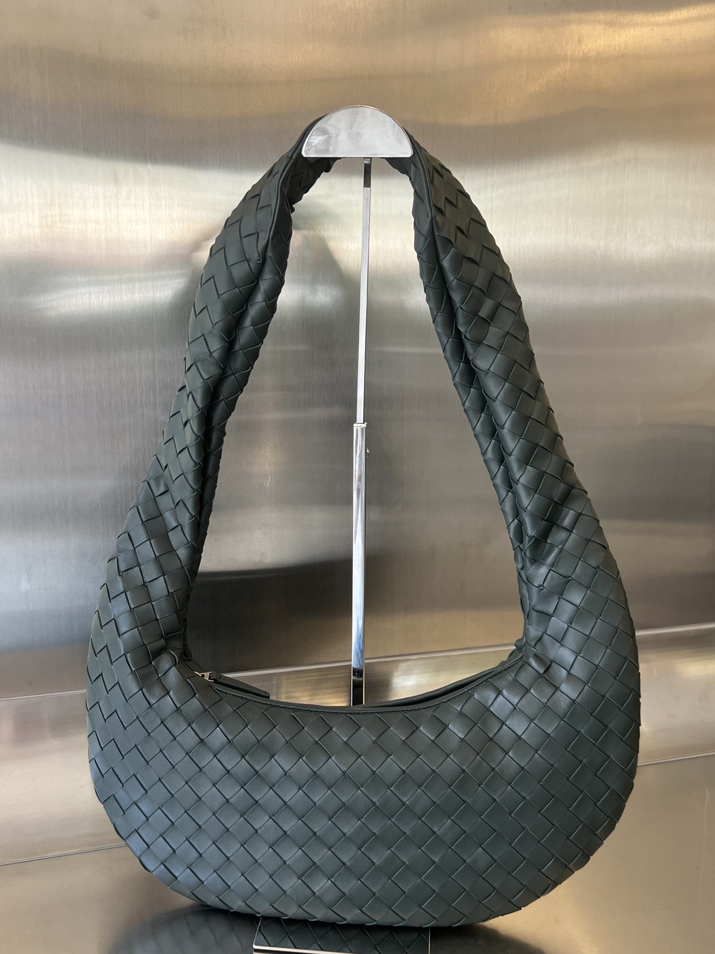 bo*te*ga Ve*ne*ta buddy bag