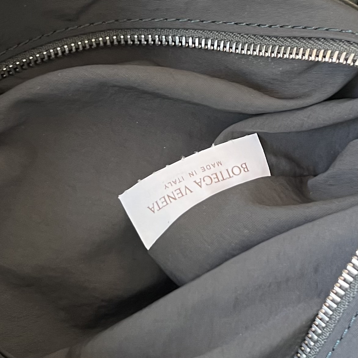 bo*te*ga Ve*ne*ta buddy bag