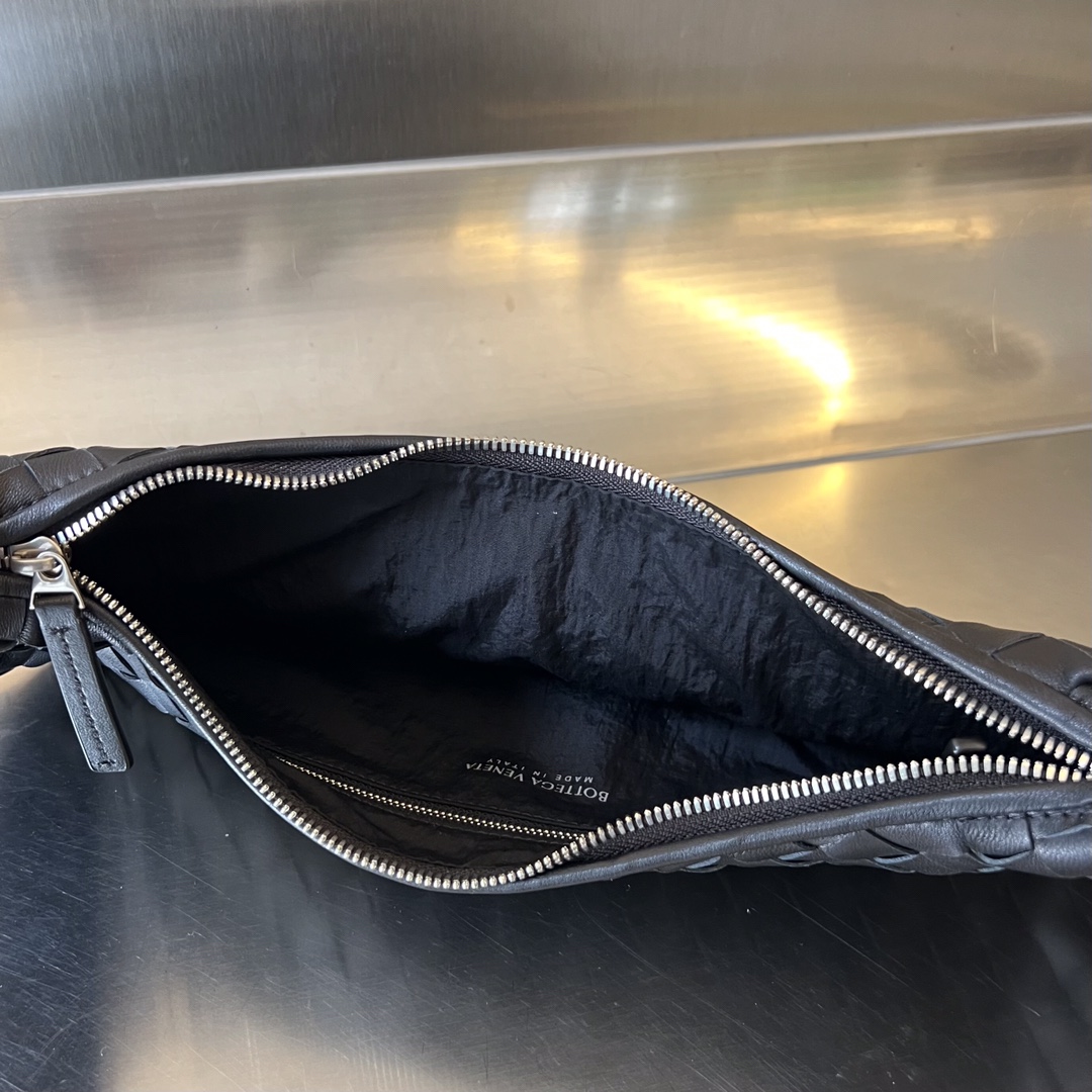 bo*te*ga Ve*ne*ta buddy bag