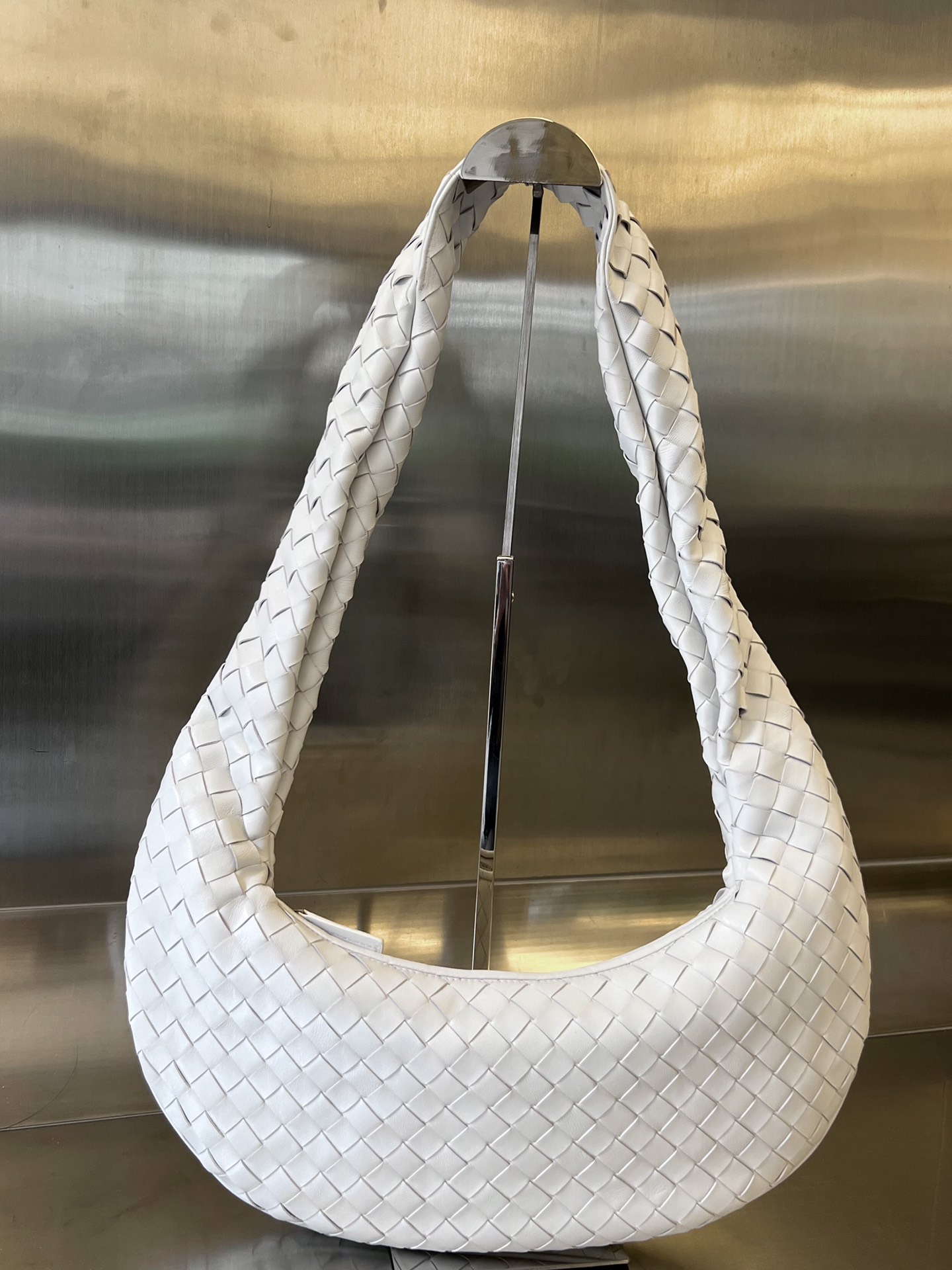 bo*te*ga Ve*ne*ta buddy bag