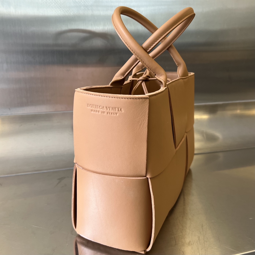 bo*te*ga Ve*ne*ta bv small arco tote bag