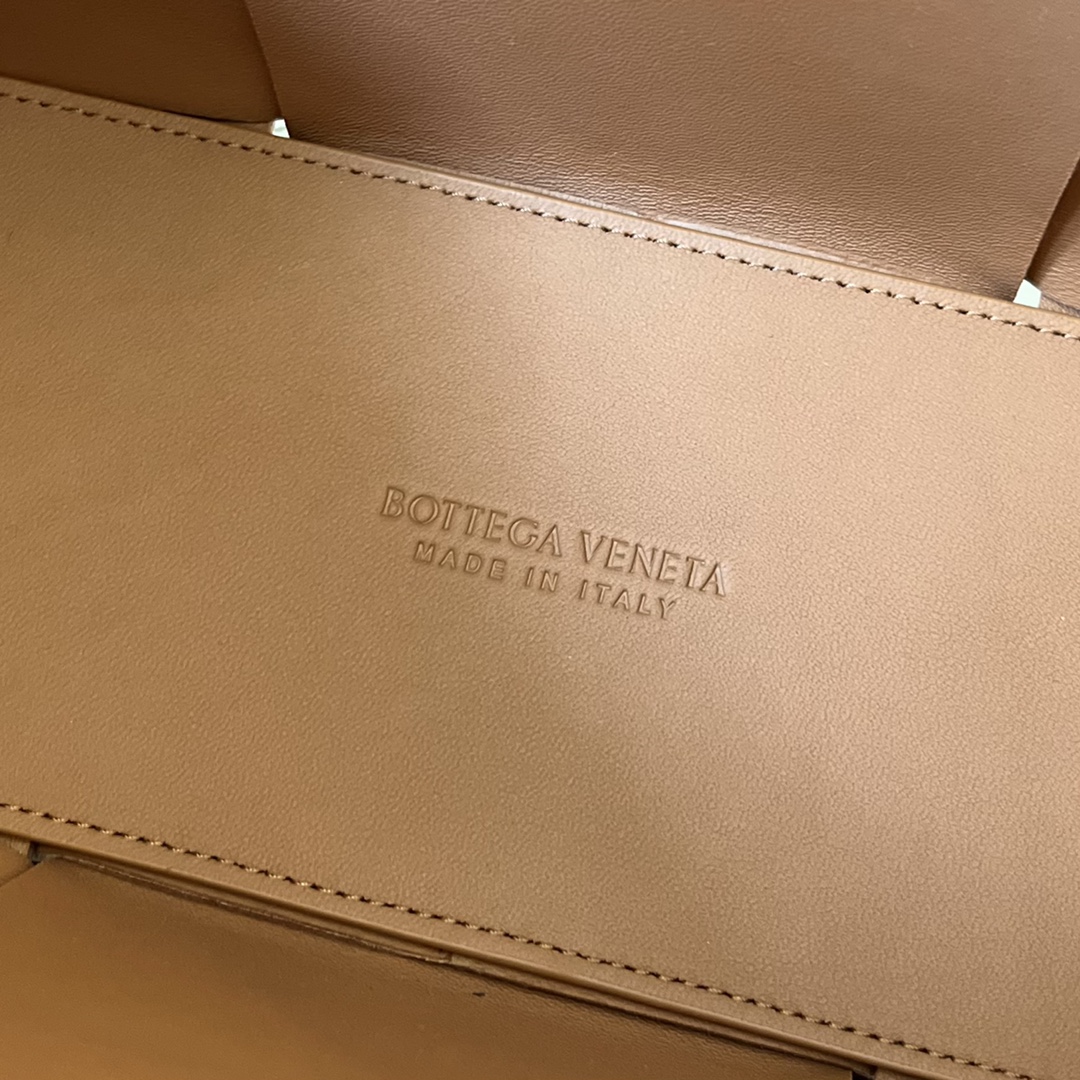 bo*te*ga Ve*ne*ta bv small arco tote bag