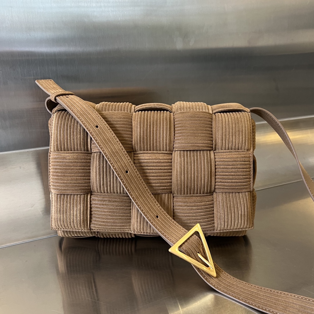 bo*te*ga Ve*ne*ta padded cassette bag