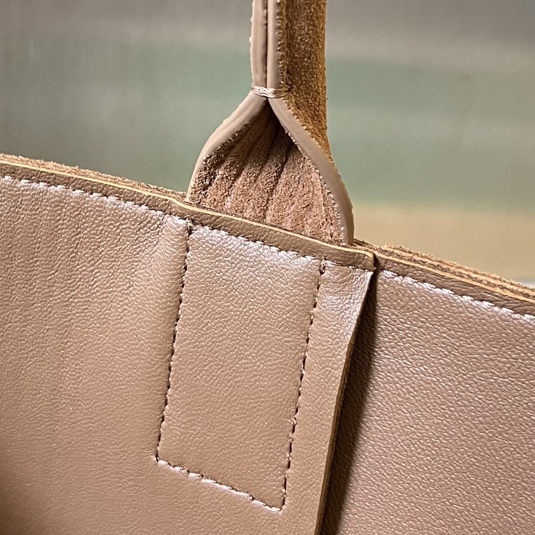 bo*te*ga Ve*ne*ta small arco tote bag