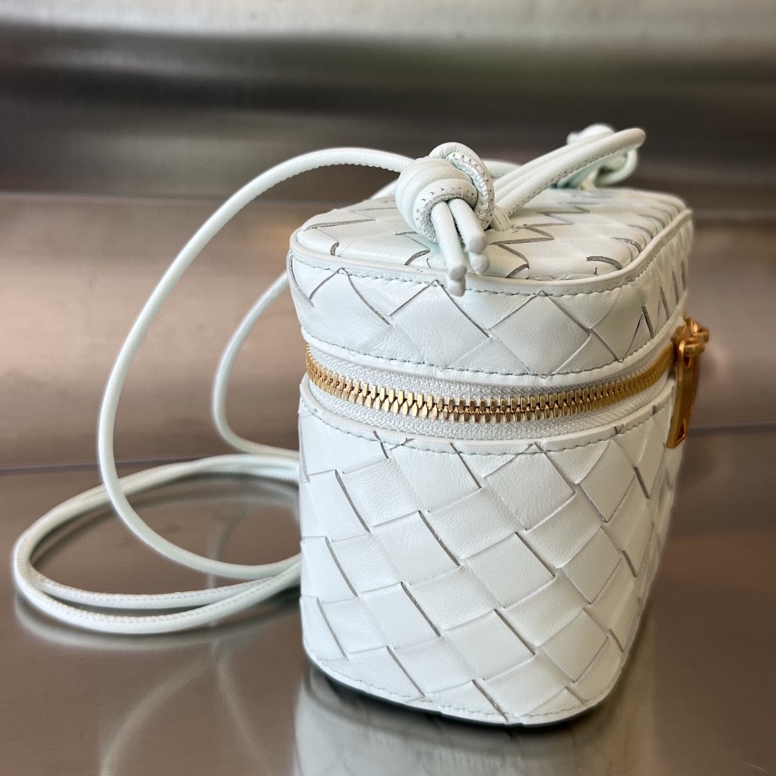 bo*te*ga Ve*ne*ta mini intrecciato vanity case