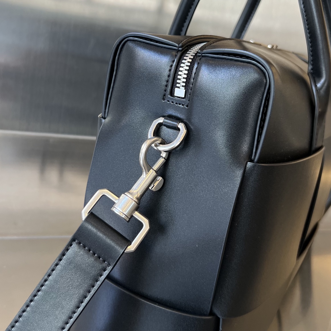 bo*te*ga Ve*ne*ta arco briefcase