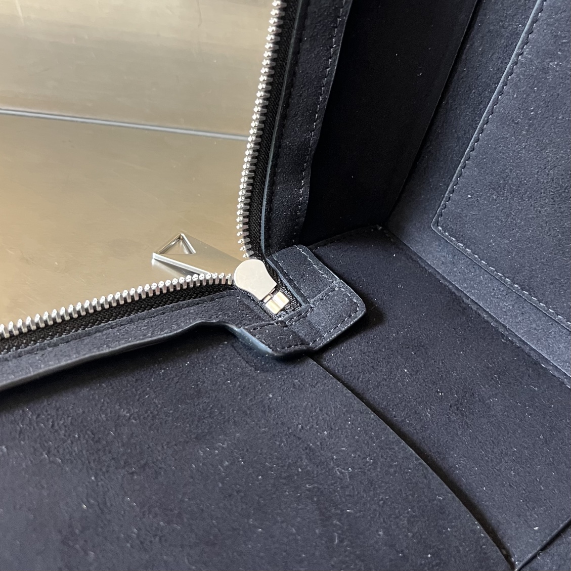 bo*te*ga Ve*ne*ta arco briefcase