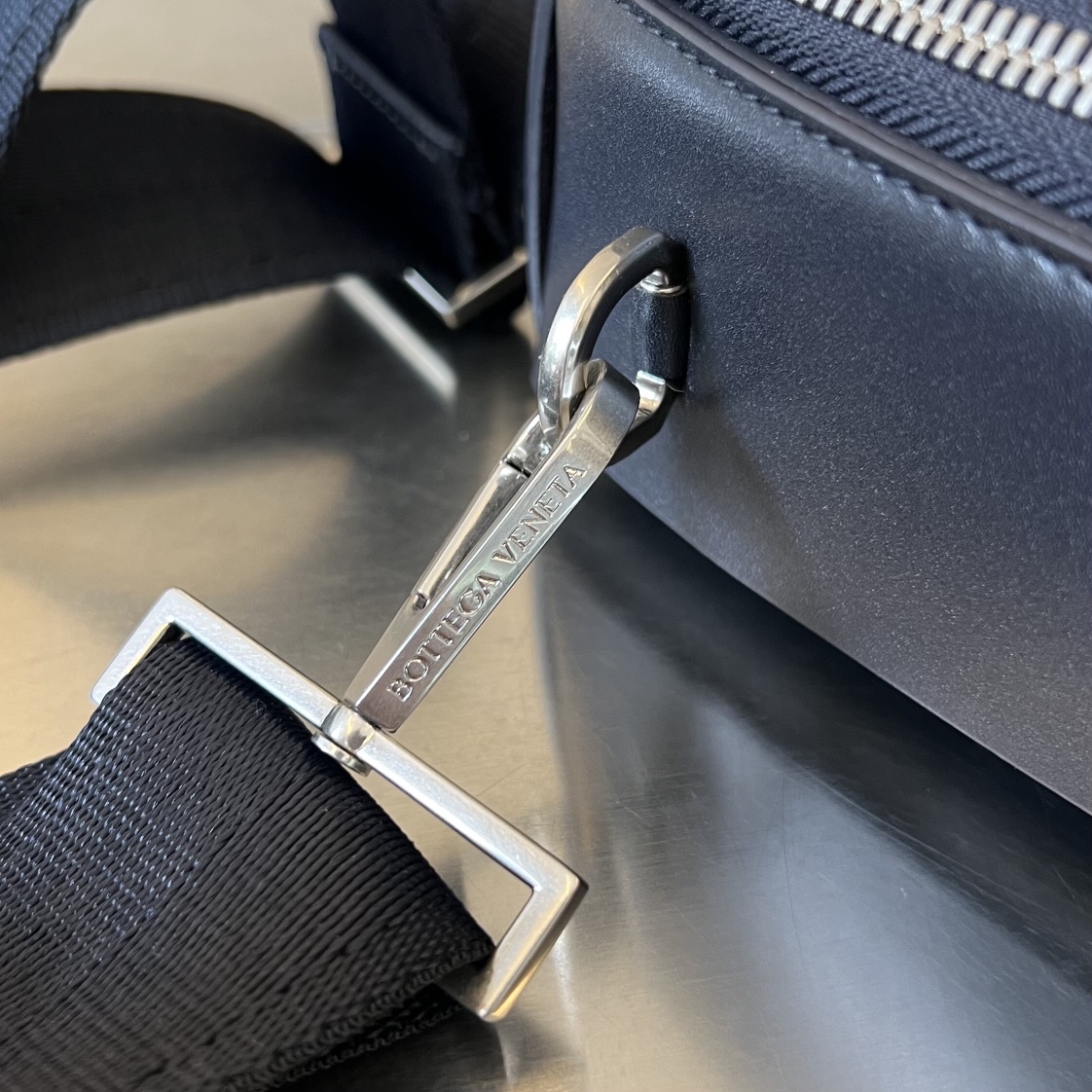 bo*te*ga Ve*ne*ta arco briefcase