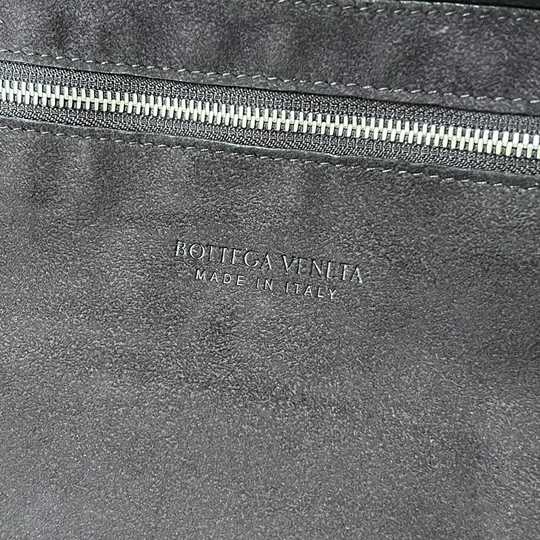 bo*te*ga Ve*ne*ta arco briefcase