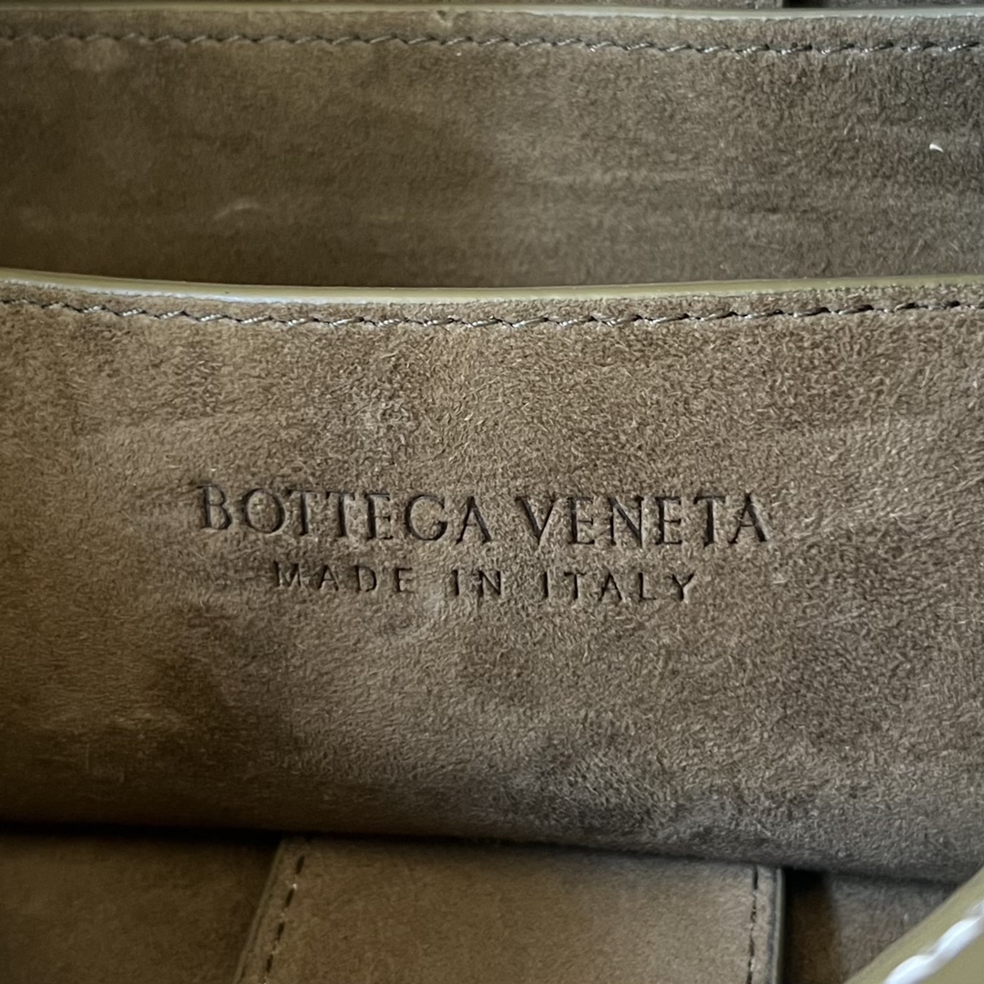 bo*te*ga Ve*ne*ta small brick cassette