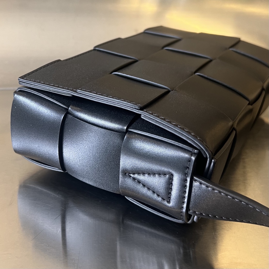 bo*te*ga Ve*ne*ta cassette bag