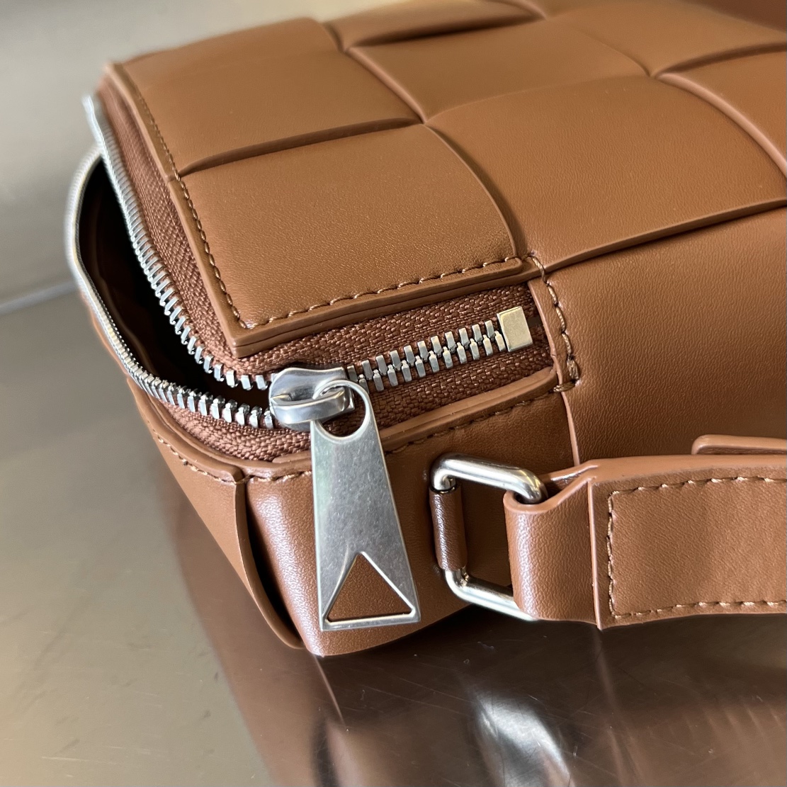 bo*te*ga Ve*ne*ta cassette camera bag