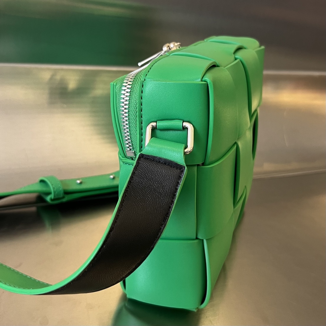 bo*te*ga Ve*ne*ta cassette camera bag