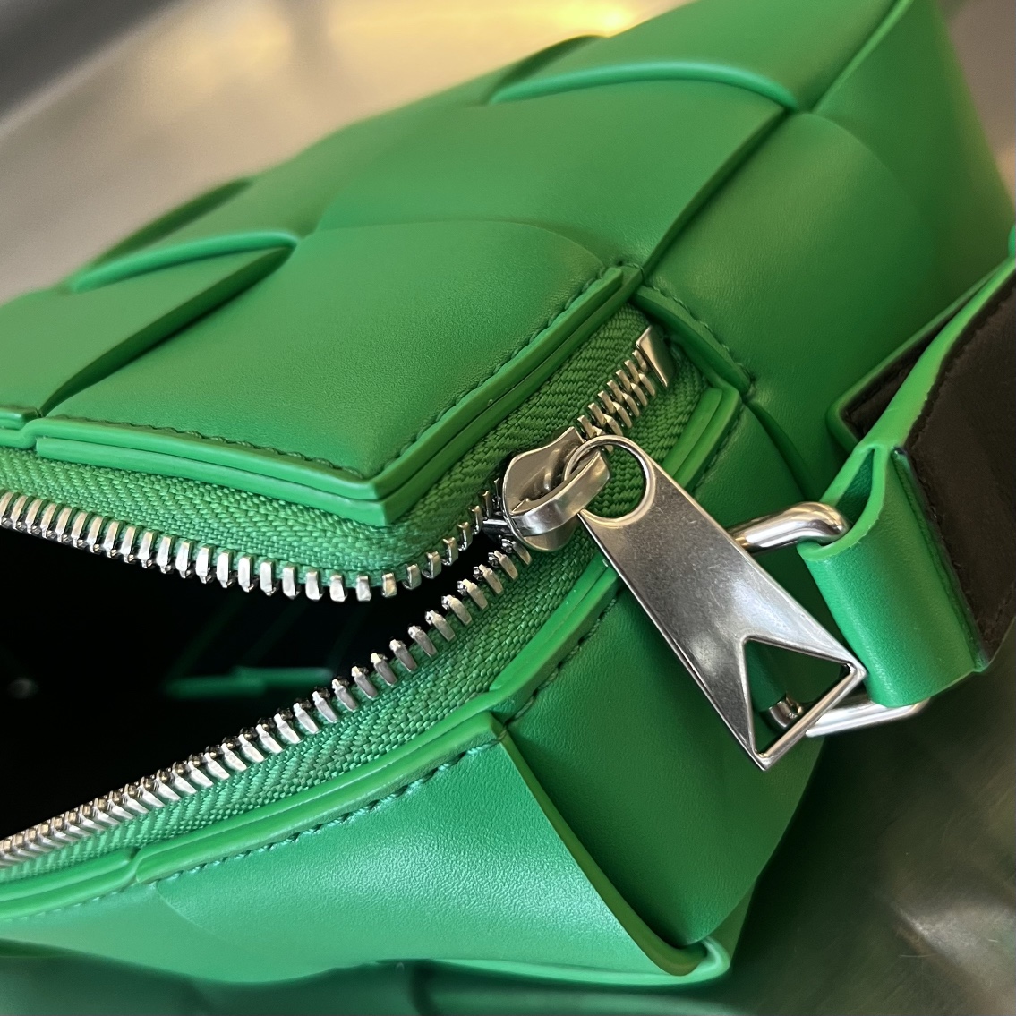 bo*te*ga Ve*ne*ta cassette camera bag