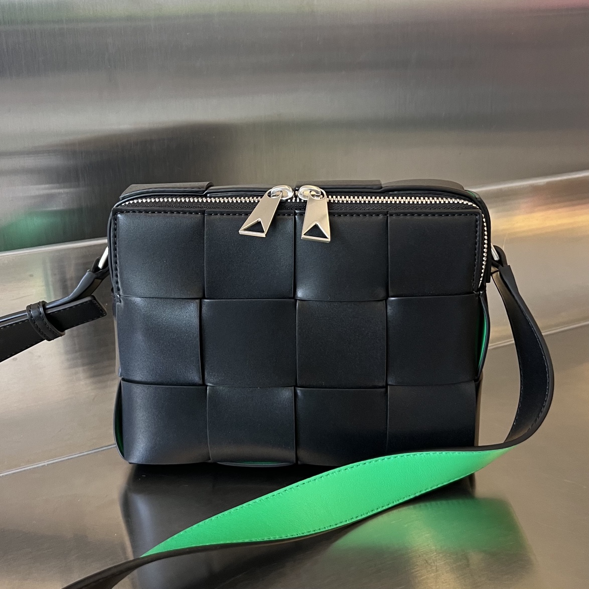 bo*te*ga Ve*ne*ta cassette camera bag
