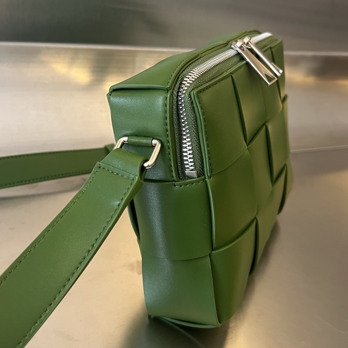 bo*te*ga Ve*ne*ta cassette camera bag