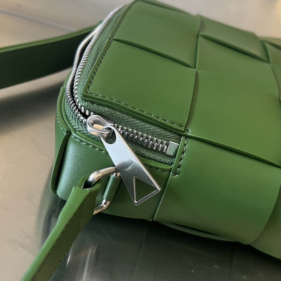 bo*te*ga Ve*ne*ta cassette camera bag