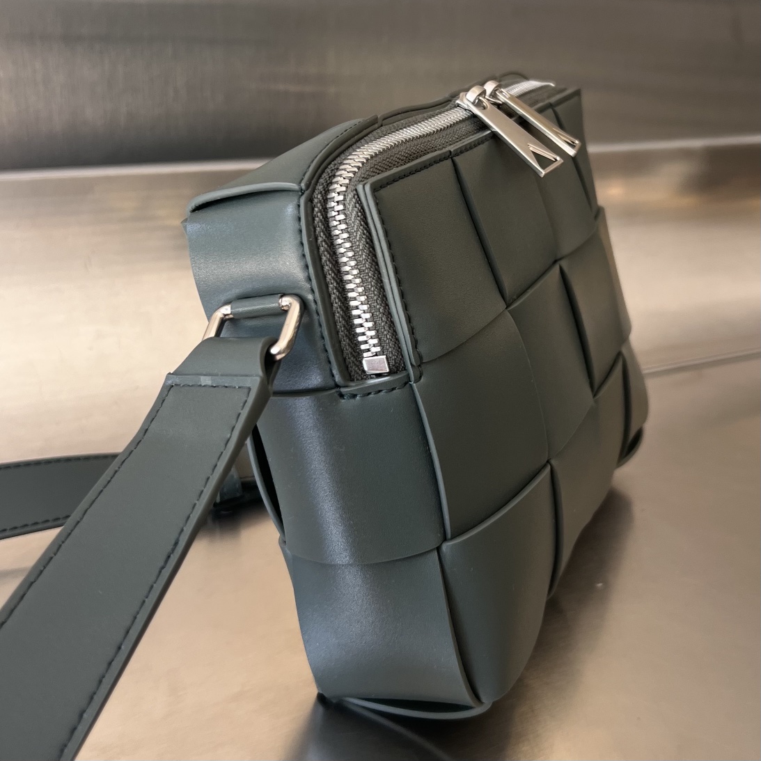 bo*te*ga Ve*ne*ta cassette camera bag