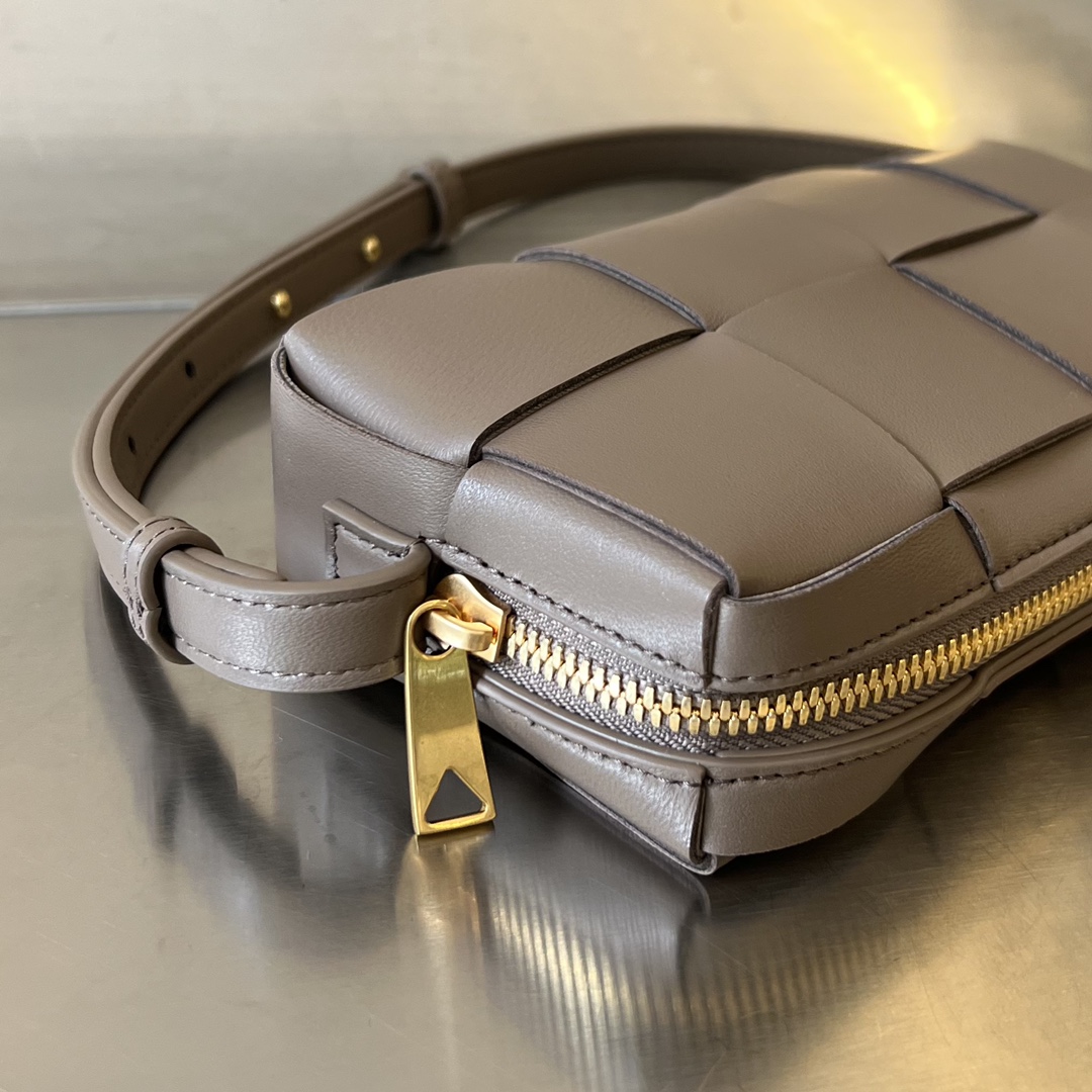 bo*te*ga Ve*ne*ta mini cassette cross-body bag