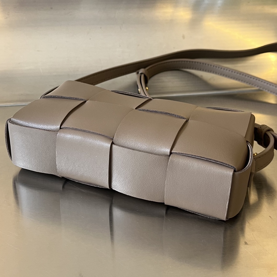 bo*te*ga Ve*ne*ta mini cassette cross-body bag