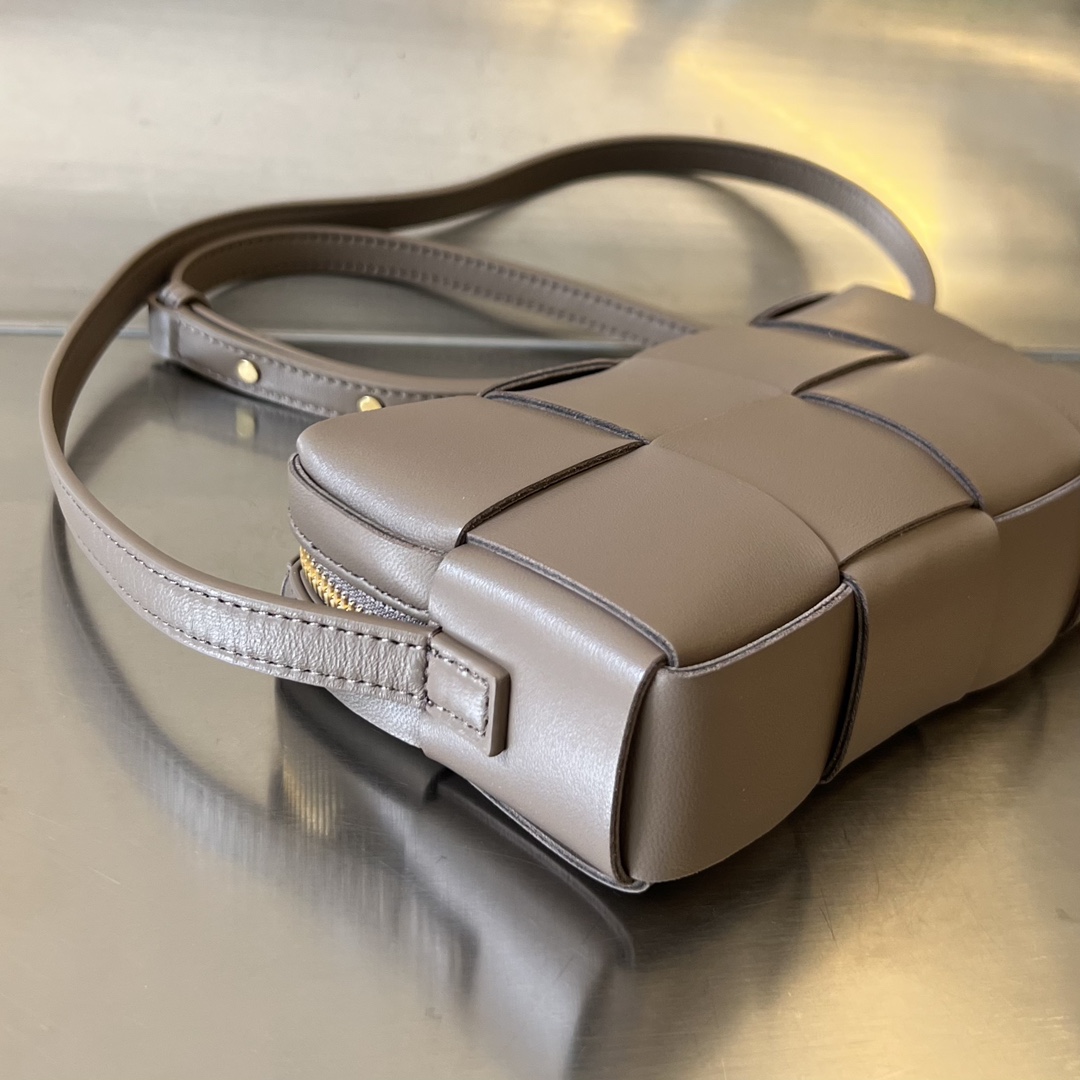 bo*te*ga Ve*ne*ta mini cassette cross-body bag
