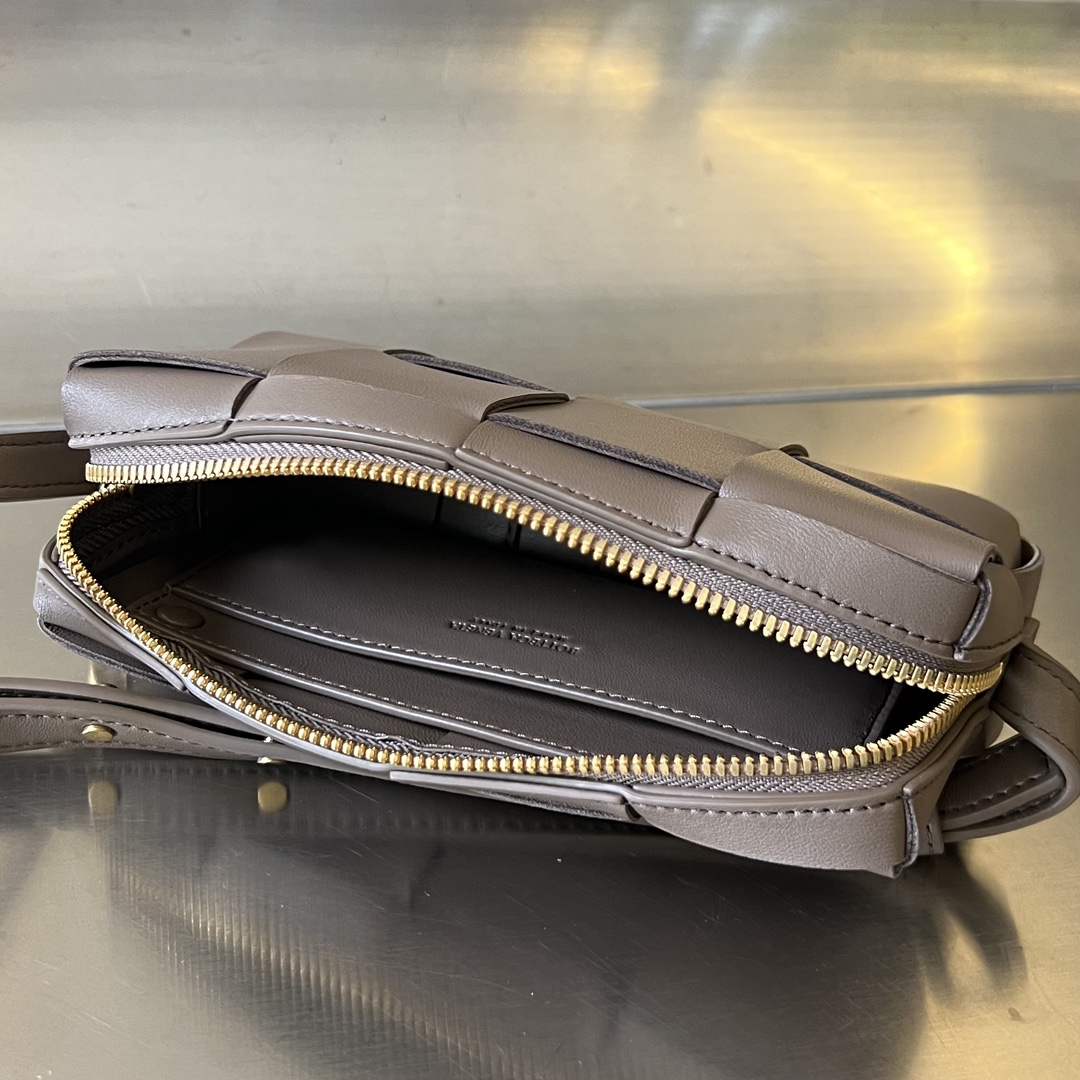 bo*te*ga Ve*ne*ta mini cassette cross-body bag