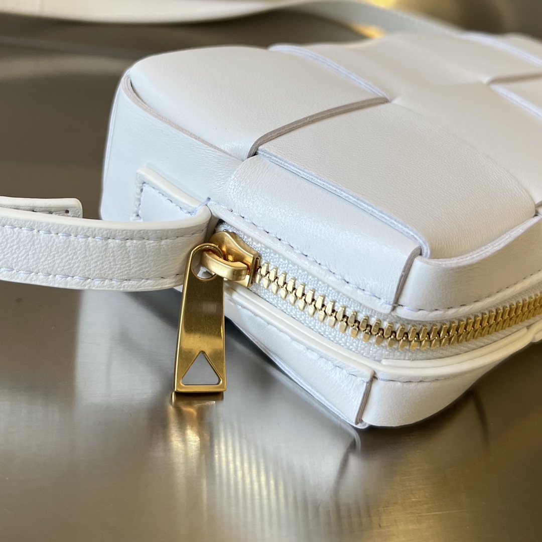bo*te*ga Ve*ne*ta mini cassette cross-body bag
