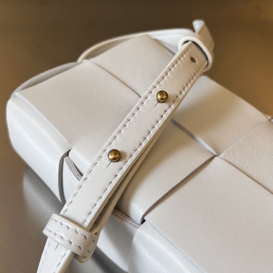 bo*te*ga Ve*ne*ta mini cassette cross-body bag