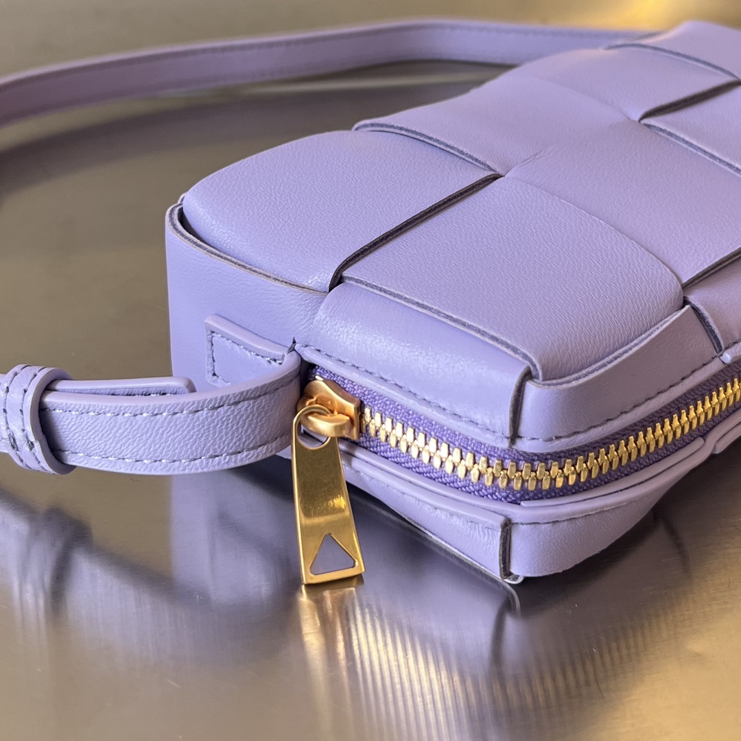 bo*te*ga Ve*ne*ta mini cassette cross-body bag