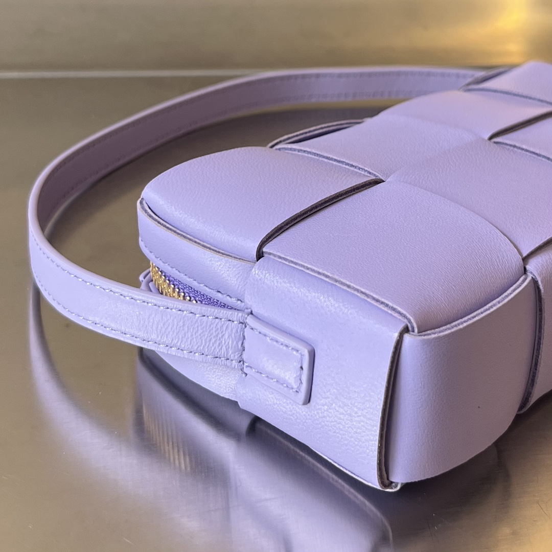 bo*te*ga Ve*ne*ta mini cassette cross-body bag