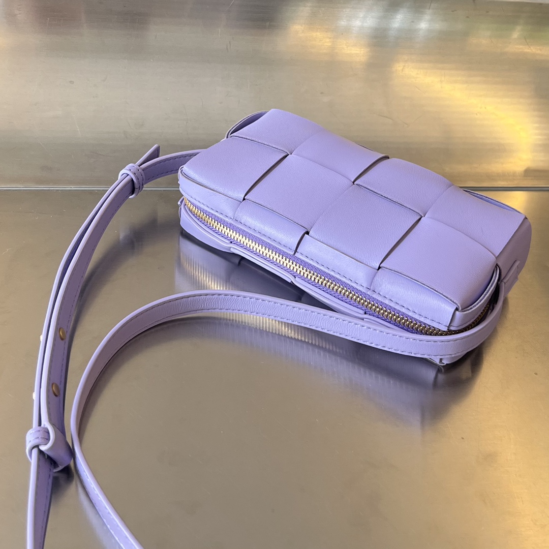 bo*te*ga Ve*ne*ta mini cassette cross-body bag