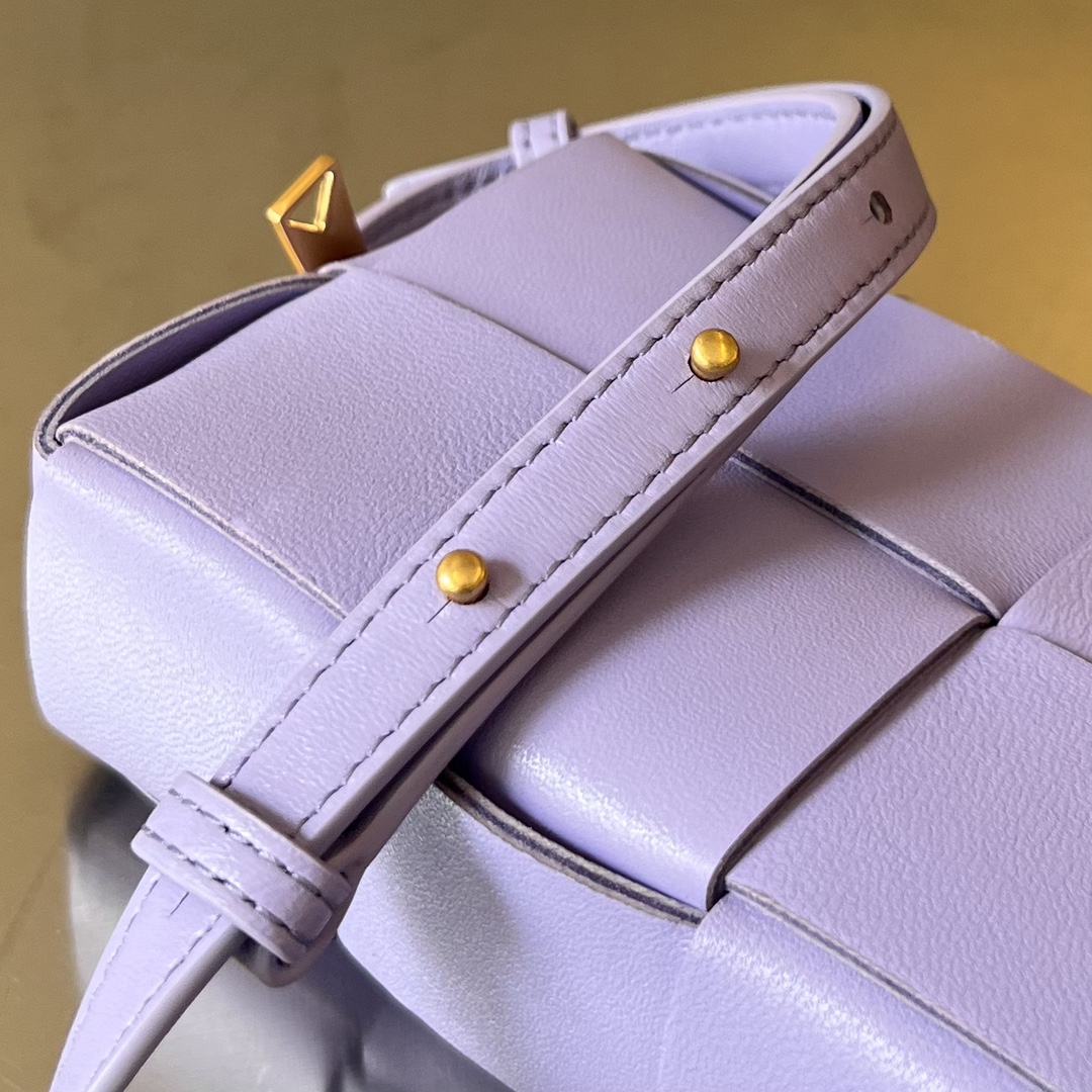 bo*te*ga Ve*ne*ta mini cassette cross-body bag