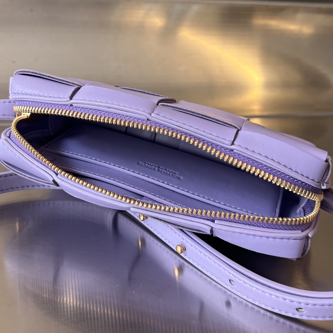 bo*te*ga Ve*ne*ta mini cassette cross-body bag