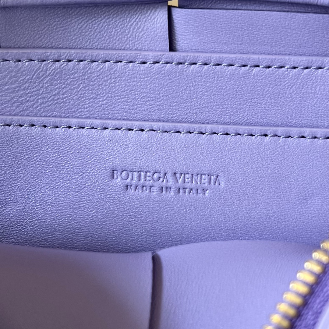 bo*te*ga Ve*ne*ta mini cassette cross-body bag