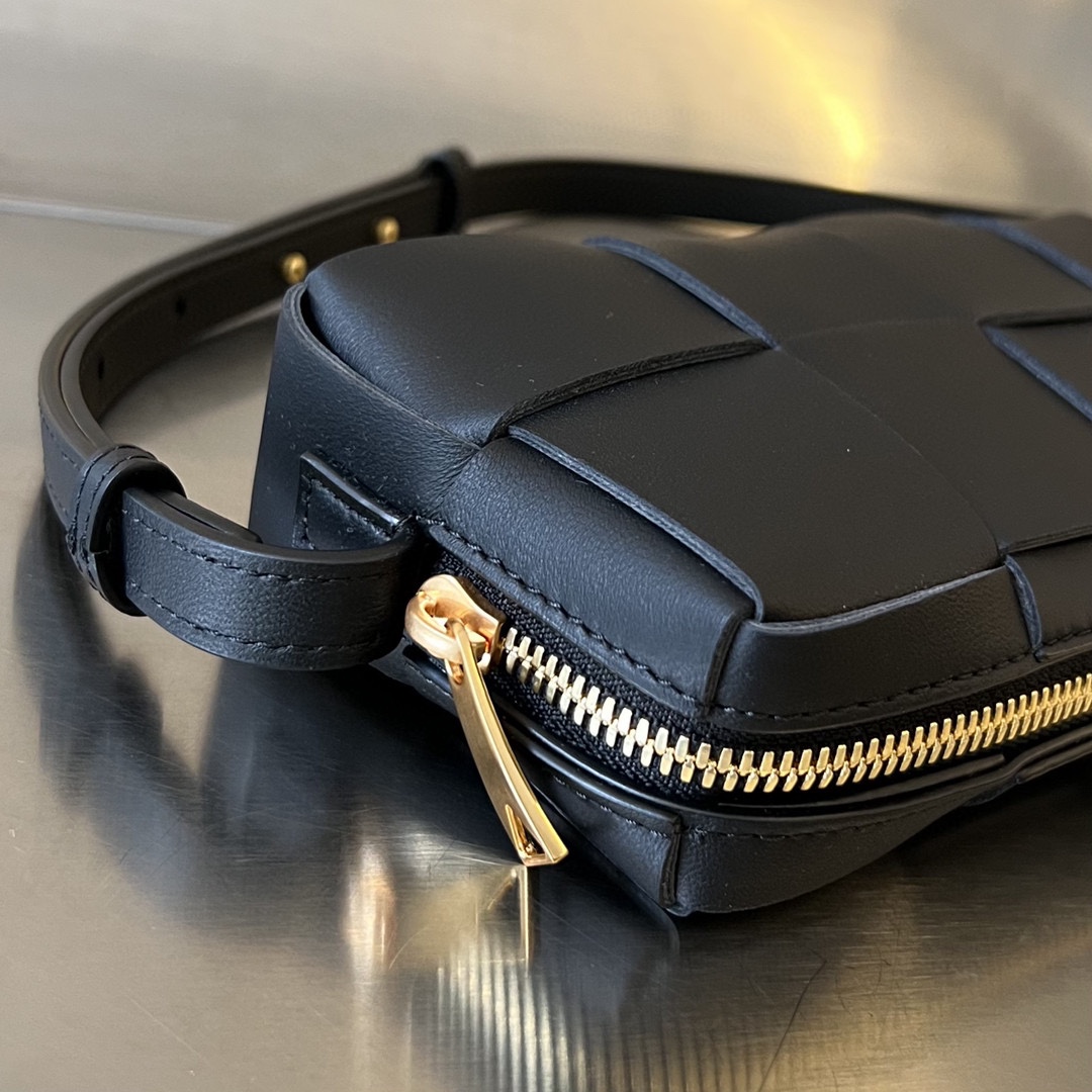 bo*te*ga Ve*ne*ta mini cassette cross-body bag