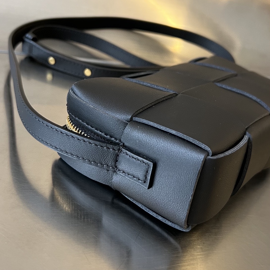 bo*te*ga Ve*ne*ta mini cassette cross-body bag
