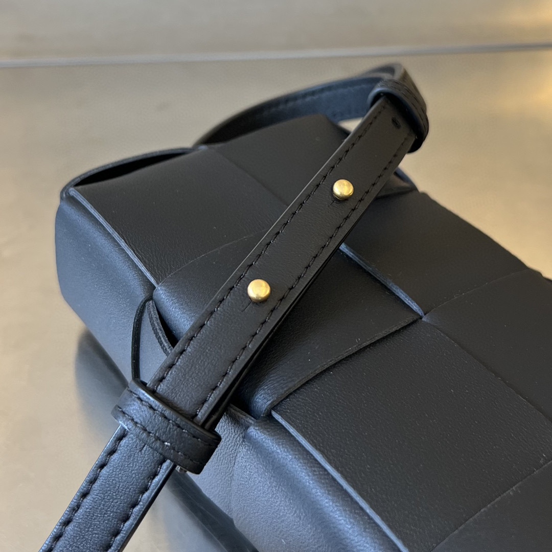 bo*te*ga Ve*ne*ta mini cassette cross-body bag